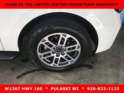 Used 2025 Ford Expedition Max Active AWD/4WD image 3