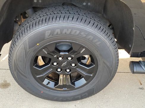 Used 2019 Chevrolet Tahoe LS w/ Enhanced Driver Alert Package AWD/4WD image 6