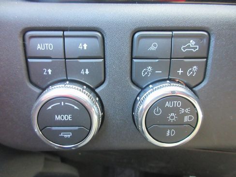 New 2026 GMC Sierra 3500 SLT image 17