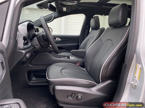 New 2026 Chrysler Pacifica Limited image 26