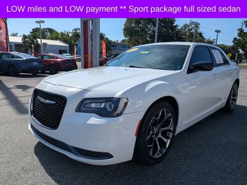 Used 2018 Chrysler 300 Touring w/ Sport Appearance Package RWD image 8