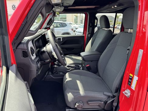 Used 2025 Jeep Wrangler Sahara w/ Safety Group image 16
