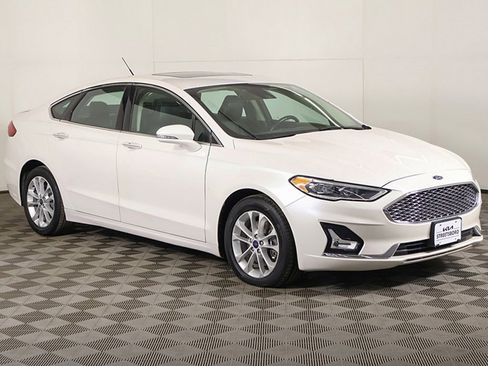 Used 2020 Ford Fusion Energi Titanium image 2