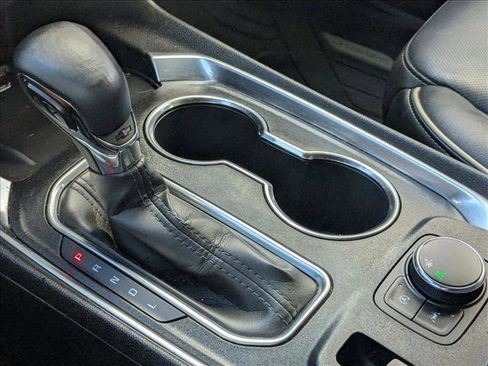 Used 2023 Chevrolet Traverse Premier image 11