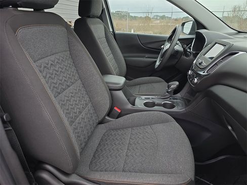 Used 2023 Chevrolet Equinox LT w/ LPO, Floor Liner Package image 10