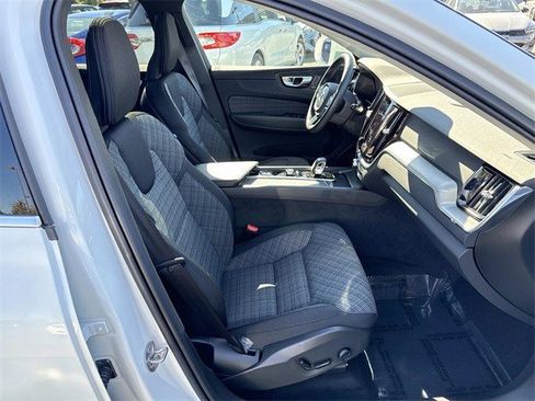 Used 2022 Volvo XC60 T8 Inscription Expression image 9