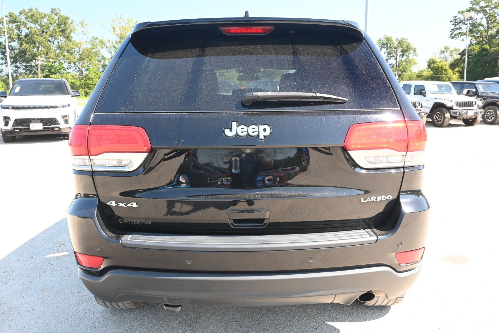 Used 2018 Jeep Grand Cherokee Laredo AWD/4WD image 3