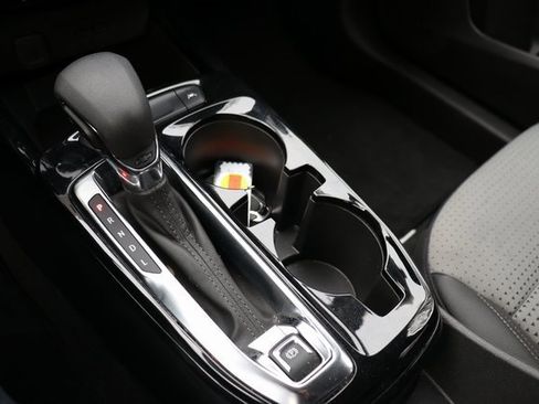 Used 2025 Chevrolet Trax LT image 22