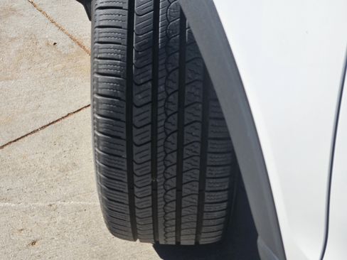 Used 2022 Ford Explorer Limited w/ Equipment Group 301A image 13