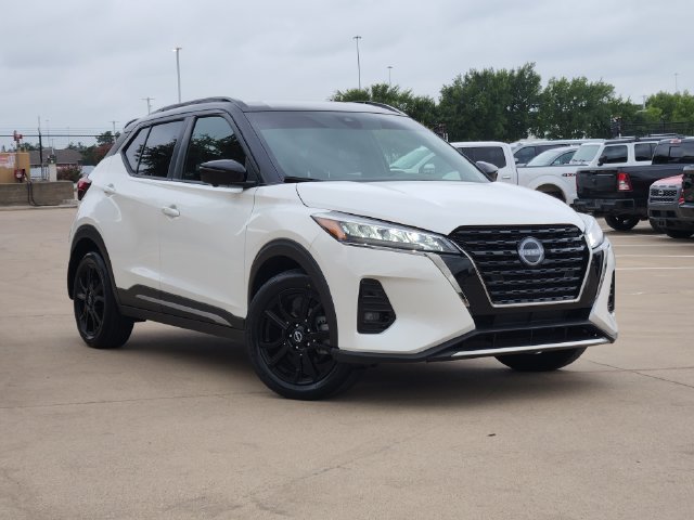 Used 2023 Nissan Kicks SR FWD image 2