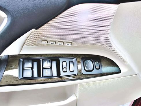 Used 2010 Lexus IS 350C image 9