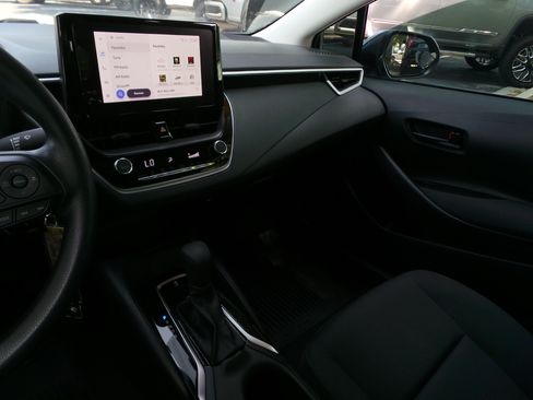 Used 2025 Toyota Corolla LE FWD image 30