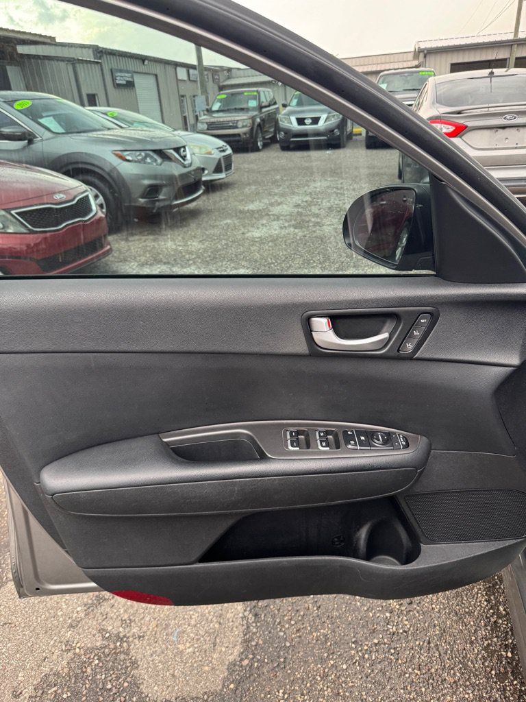 Used 2017 Kia Optima LX w/ Convenience Plus Package FWD image 13