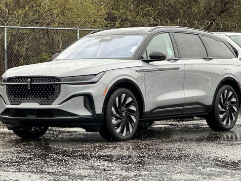 New 2026 Lincoln Nautilus Reserve image 7