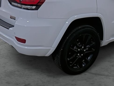 Used 2021 Jeep Grand Cherokee Laredo X AWD/4WD image 12