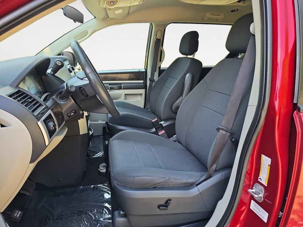 Used 2010 Dodge Grand Caravan SXT FWD image 9