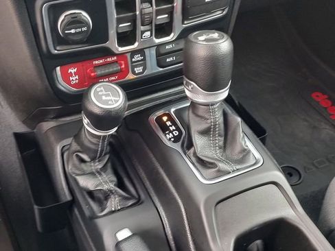 Certified 2024 Jeep Wrangler Unlimited Rubicon AWD/4WD image 19