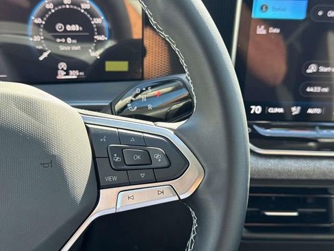 Certified 2025 Volkswagen Tiguan S image 17