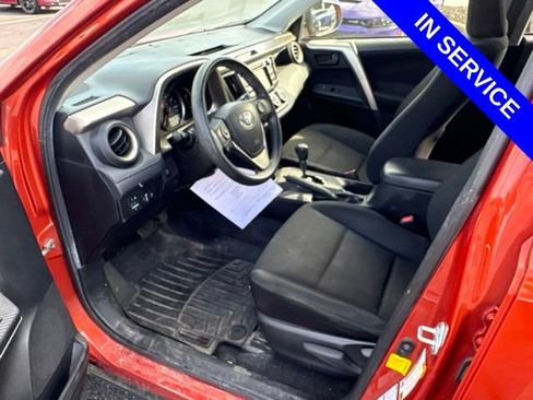 Used 2015 Toyota RAV4 LE AWD/4WD image 9
