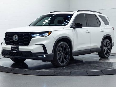 Used 2025 Honda Pilot Black Edition image 6