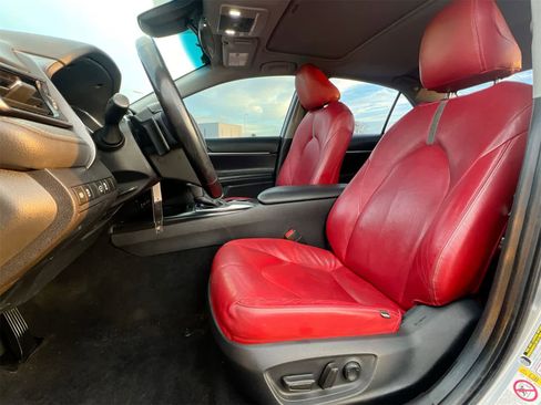 Used 2019 Toyota Camry SE image 16