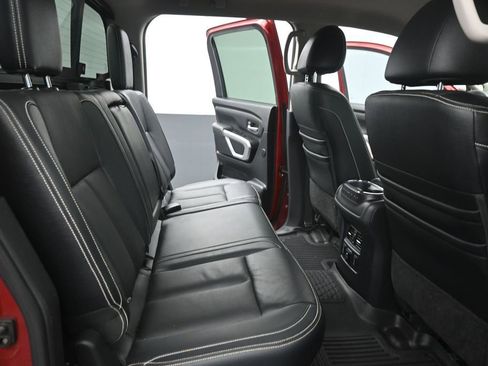 Used 2018 Nissan Titan PRO-4X w/ Pro-4x Convenience Package AWD/4WD image 10