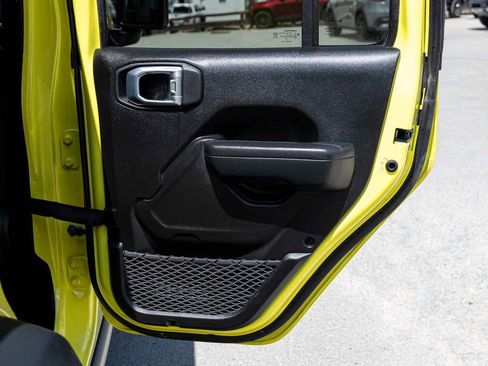 Used 2023 Jeep Wrangler Unlimited w/ Sun & Screen Package AWD/4WD image 15