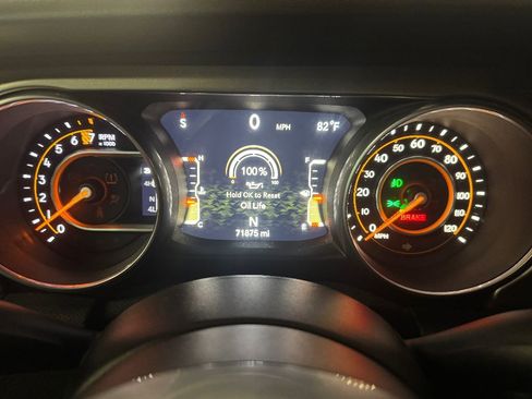 Used 2018 Jeep Wrangler Unlimited Sahara image 23