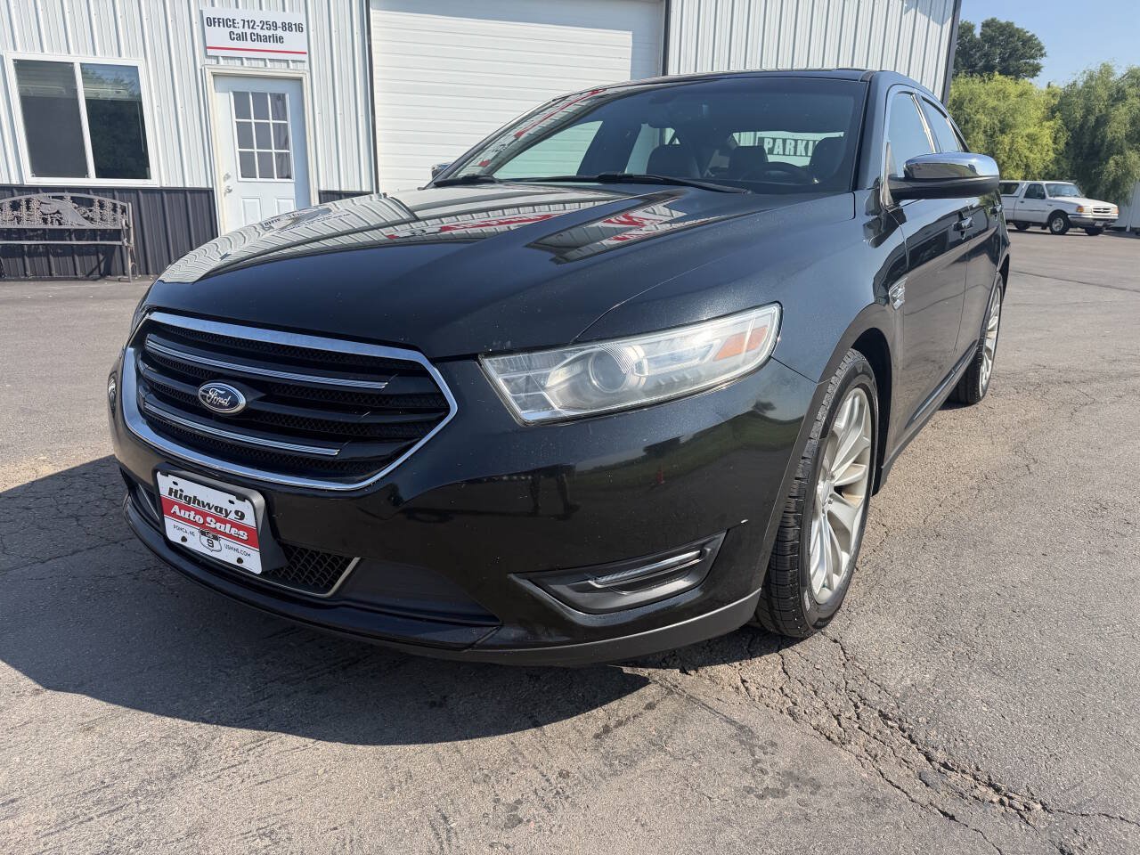 Used 2014 Ford Taurus Limited FWD image 8