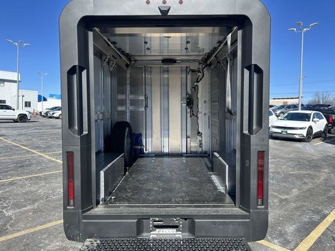 New 2025 Chevrolet Brightdrop 400 w/ Power Door Package image 13