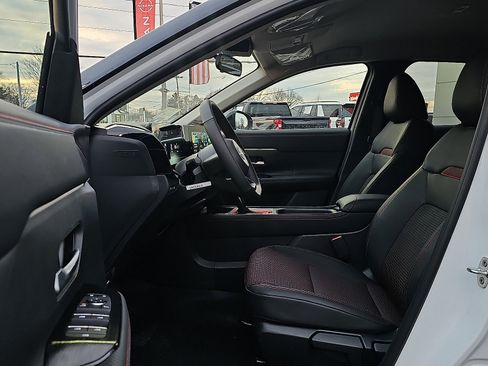 New 2026 Nissan Kicks SR w/ Cold Weather Package AWD/4WD image 10