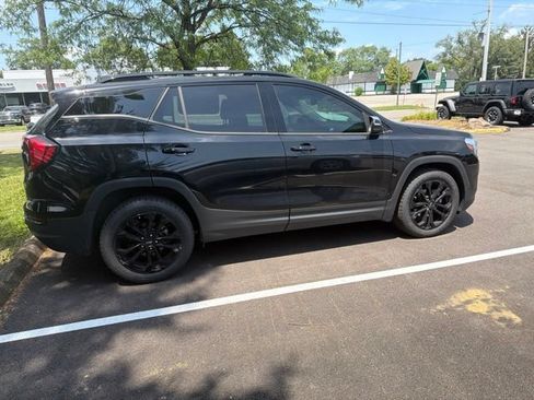 Used 2020 GMC Terrain SLE w/ Driver Convenience Package FWD image 2