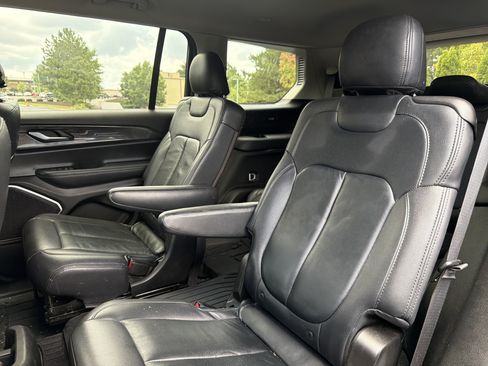 Used 2022 Jeep Grand Cherokee L Laredo w/ Luxury Tech Group I RWD image 8