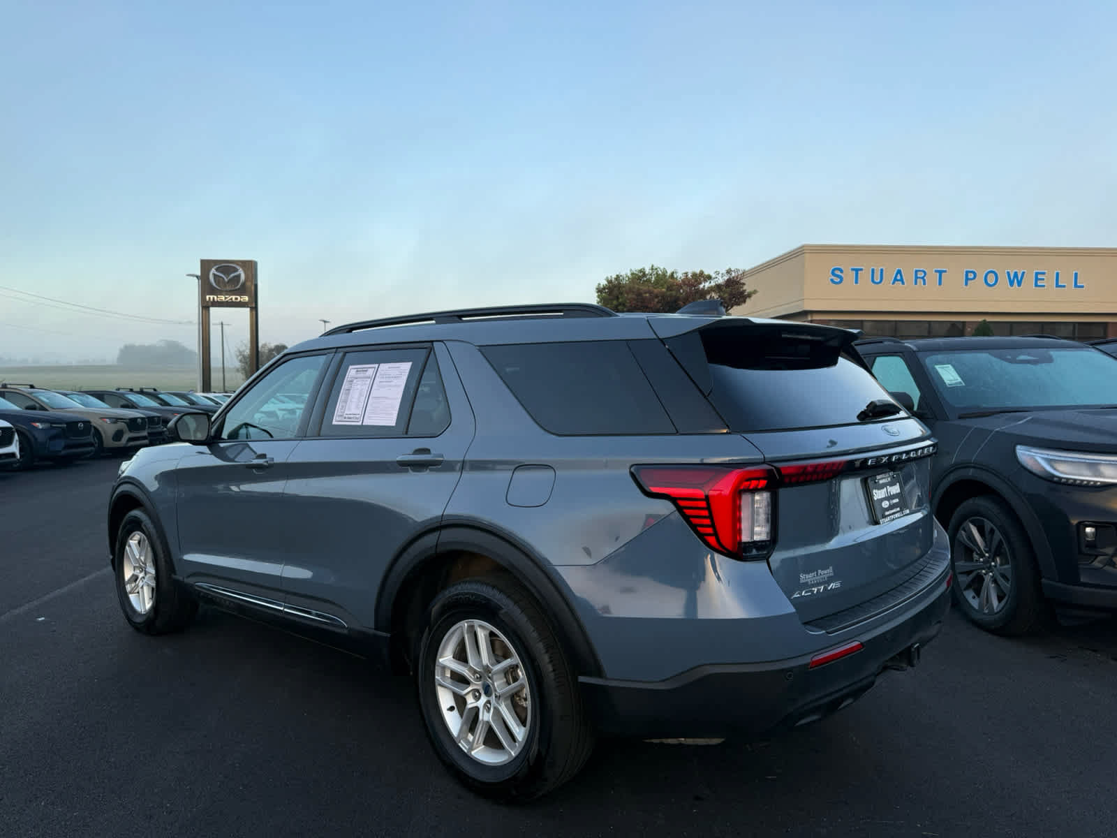 Used 2025 Ford Explorer Active AWD/4WD image 27