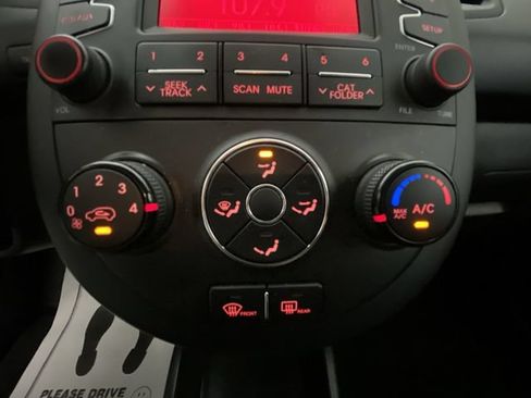 Used 2013 Kia Soul FWD image 17