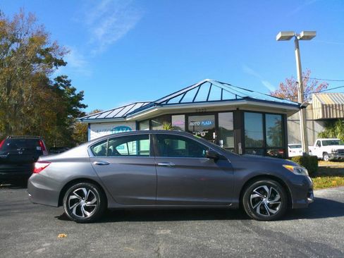 Used 2017 Honda Accord LX image 8