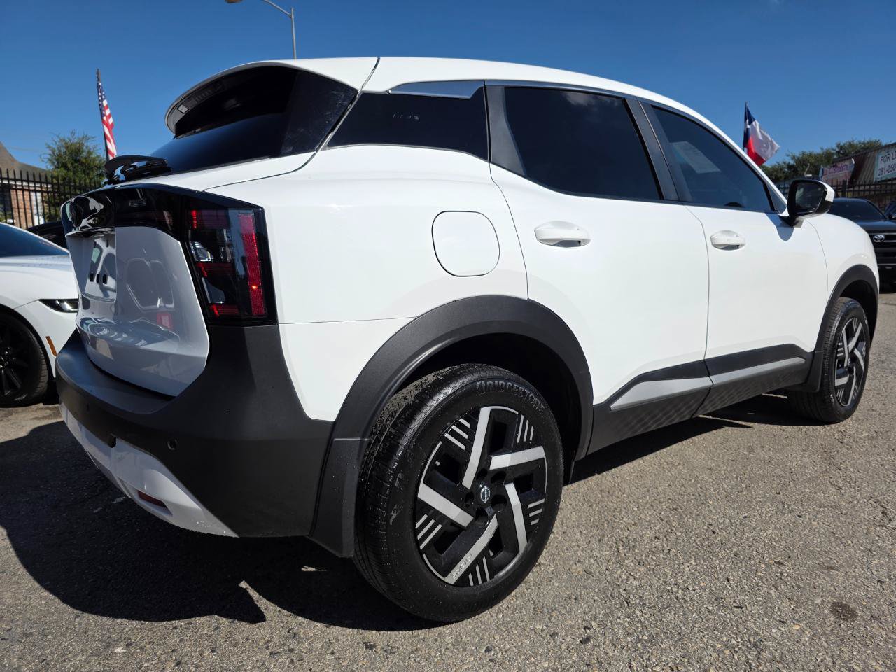 Used 2025 Nissan Kicks SV FWD image 7