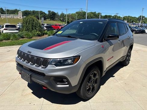 Used 2023 Jeep Compass Trailhawk AWD/4WD image 2