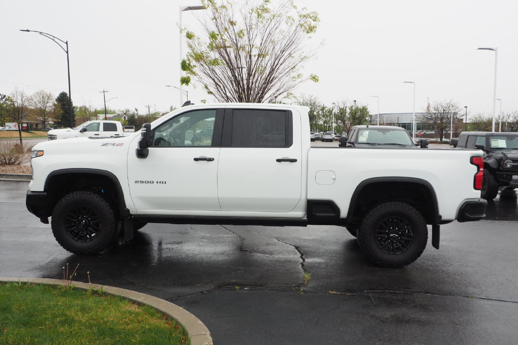 Used 2025 Chevrolet Silverado 2500 ZR2 w/ Technology Package AWD/4WD image 8