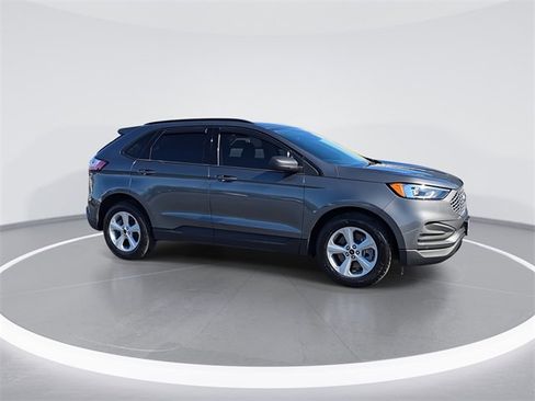 Used 2024 Ford Edge SE image 2