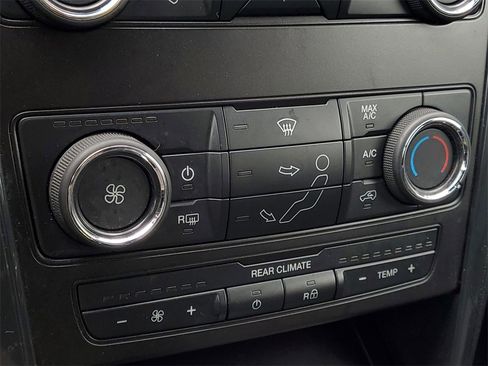 Used 2019 Ford Explorer XLT image 21