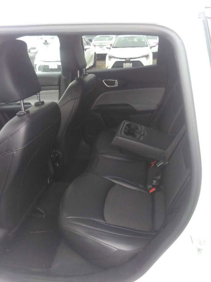 Used 2025 Jeep Compass Latitude AWD/4WD image 3
