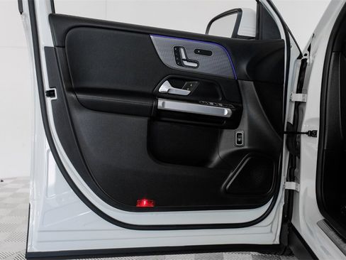 Used 2020 Mercedes-Benz GLB 250 w/ Premium Package image 44