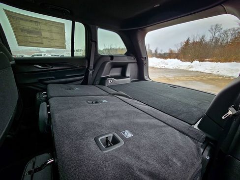 New 2025 Jeep Grand Cherokee Laredo X w/ Luxury Tech Group I image 35