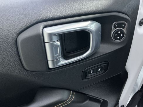 Used 2024 Jeep Wrangler Unlimited Sahara w/ Technology Group AWD/4WD image 16