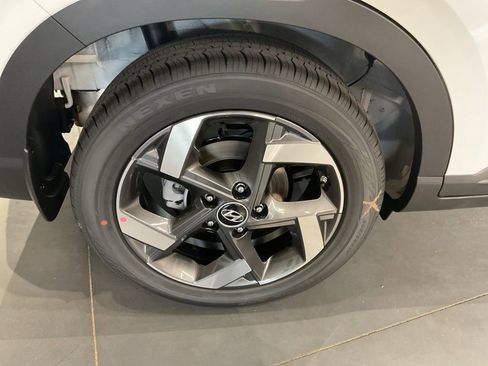 New 2025 Hyundai Venue SEL image 22