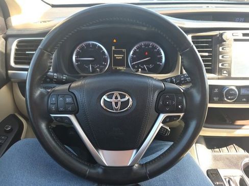 Used 2018 Toyota Highlander Limited image 40