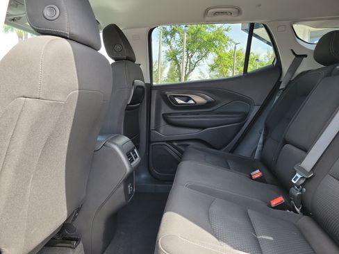 Used 2024 GMC Terrain SLE FWD image 15