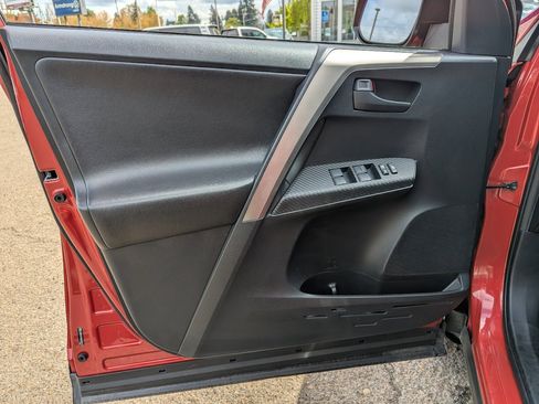 Used 2013 Toyota RAV4 XLE image 10