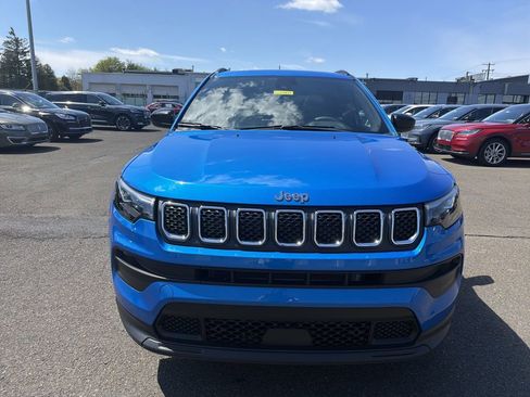 Used 2023 Jeep Compass Latitude w/ Sun and Sound Group AWD/4WD image 8